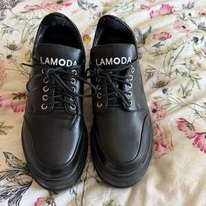 LAMODA Black Goth Chunky Platform Lace-Up Oxford Shoes
